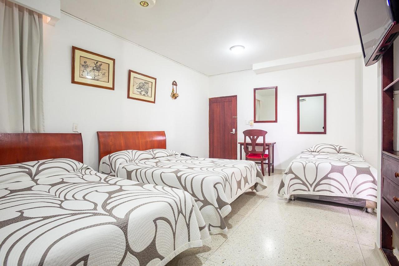 Ayenda Hotel Carivdi Сінселехо Екстер'єр фото